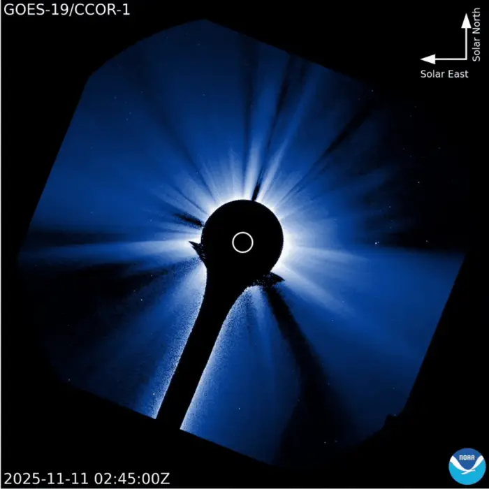 انیمیشن GIF نشان‌دهندهٔ انفجار جرمی تاجی هنگام جدا شدن از خورشید پس از انفجار خورشیدی X5.1