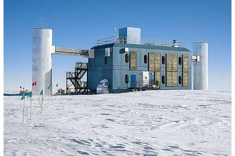 می‌توان از آشکارسازهای نوترینو به عنوان برخورددهنده‌های غول‌پیکر ذرات استفاده کرد