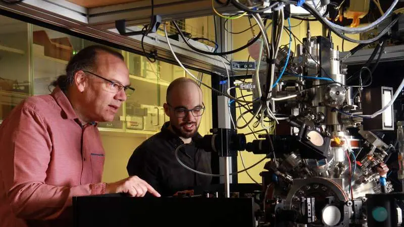 چگونه یخچال‌های بوز‑آینشتین پله‌های شاپیرو را بازآفرینی می‌کنند