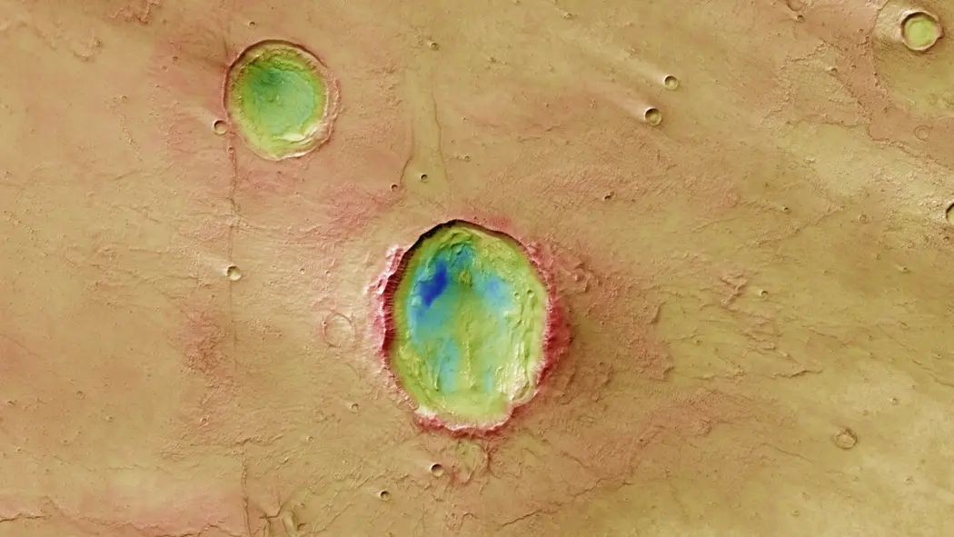 نقشهٔ توپوگرافی که ارتفاعات مختلف داخل دهانهٔ پروانه را نشان می‌دهد