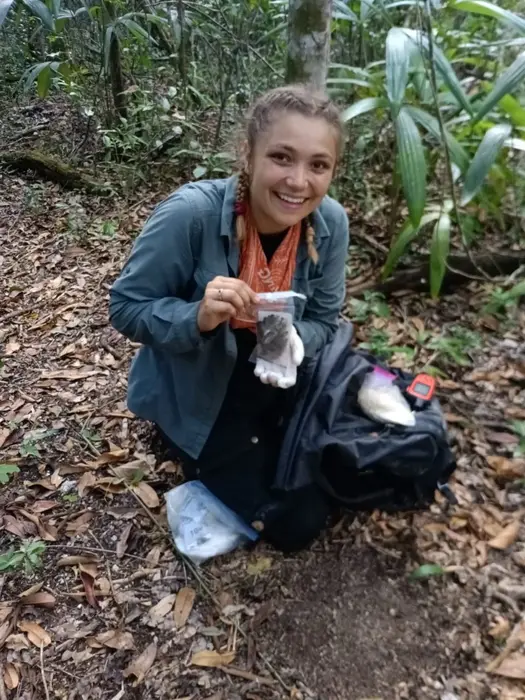 الین دیمیت با نمونه فضلات