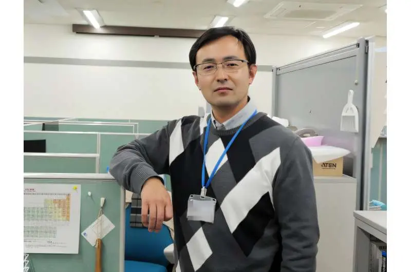 چرا یک آهنربای چریالی مسیر وابسته به جهت برای الکترون‌هاست