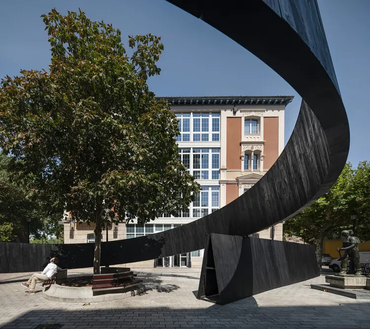 بهترین مقالات سال ۲۰۲۵: شیوههای چندگانه، واکنشهای زیستمحیطی، و معماری مراقبت - تصویر ۲۷ از ۳۶